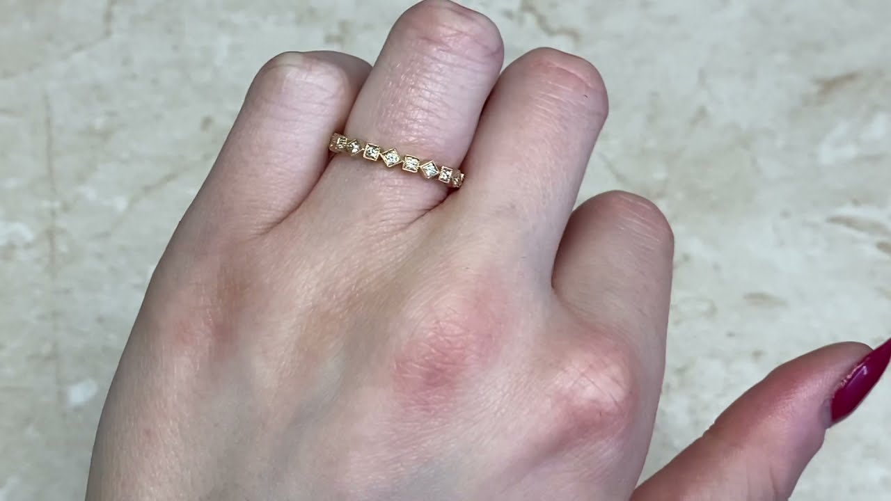 0.11ct Round Brilliant Cut Diamond 18k Yellow Gold Half Eternity Band - Sherwood Band - Hand Video