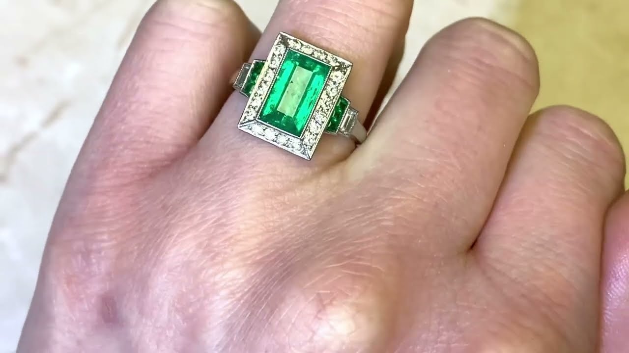 1.90ct Center Step-Cut Emerald and Diamond Halo Geometric Ring - Tempi Ring - Hand Video