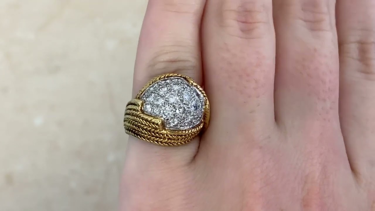 Van Cleef & Arpels Diamond Cluster and 18k Yellow Gold Ring - hand video -