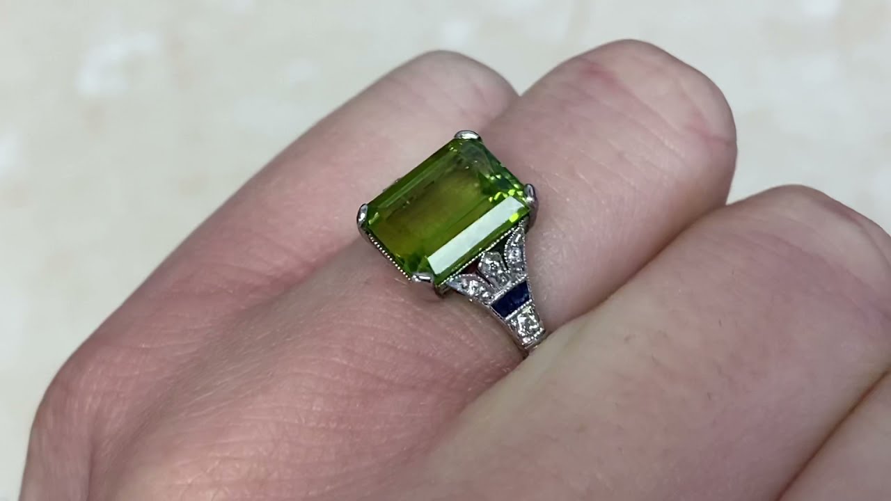 3.99ct Center Peridot and Sapphire Ring - Essonne Ring - Hand Video