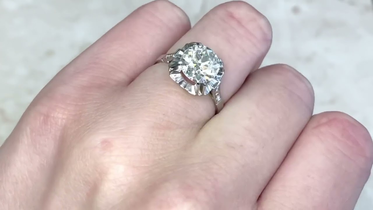 Retro Era 2.31ct Old European Cut Diamond Engagement Ring - Verdun Ring. Circa 1945 - Hand Video