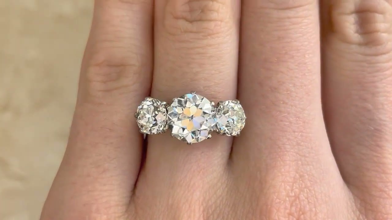 Art Deco 2.50ct Diamond Three Stone Solen Ring, Circa 1920