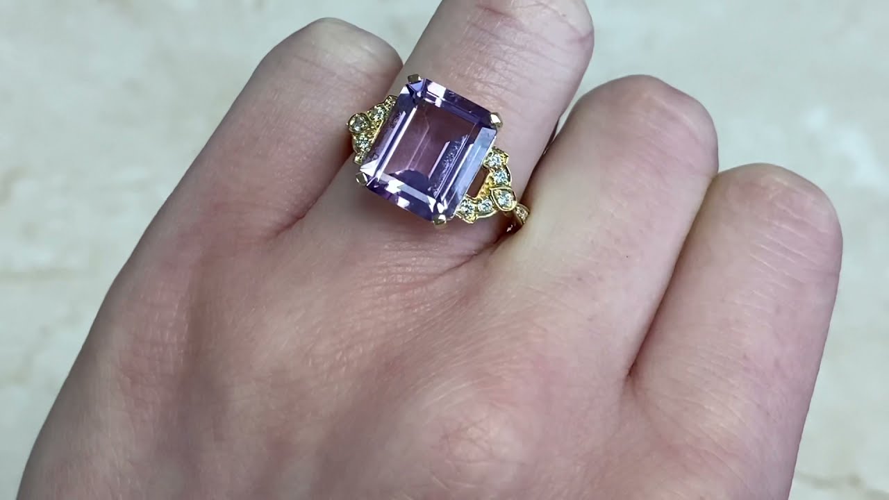 18k Yellow Gold and 5.33CT Emerald-Cut Amethyst Ring - Lucille Ring - Hand Video