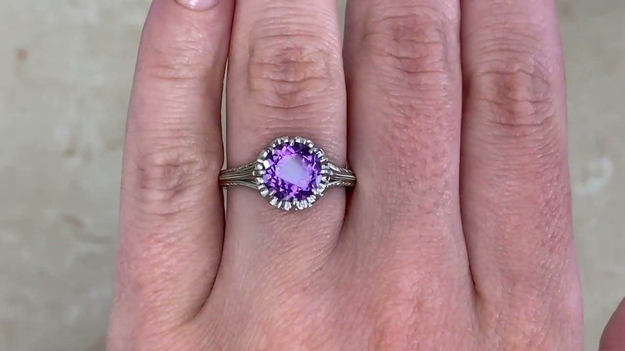 Art Deco 1.74ct Round-Cut Amethyst Gemstone Adrar Ring, Circa 1925 - hand video