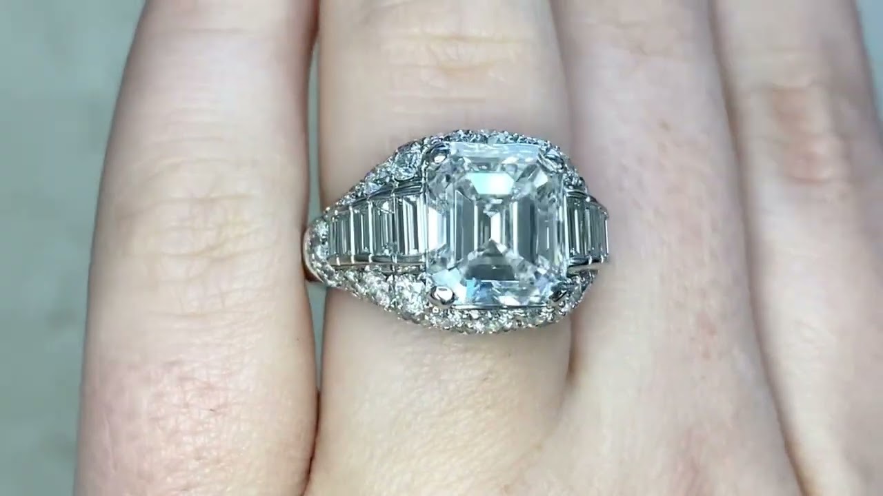 Bulgari GIA-certified 5.01 carat Emerald-Cut Diamond Ring - Emerald Cut Bulgari Ring - Hand Video