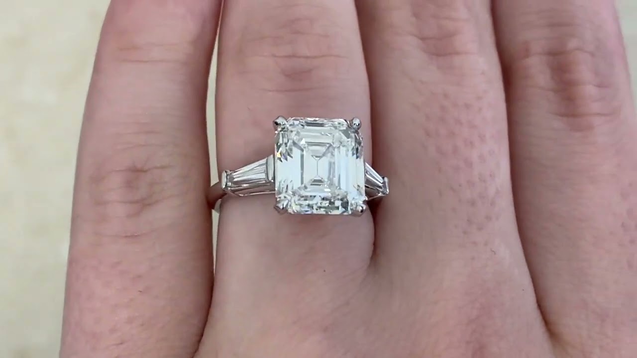 Baywood Ring - Hand Video -