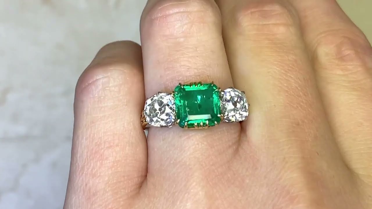 Edwardian Era Three Stone Emerald & Diamond Ring - Cedarhurst Ring. Circa 1905 - Hand Video