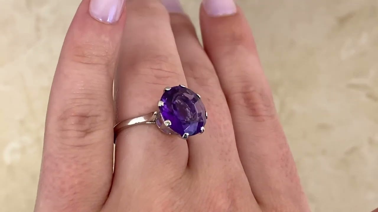 Tonnelle Ring. Circa 1930, Antique, Art Deco Era - Hand Video -