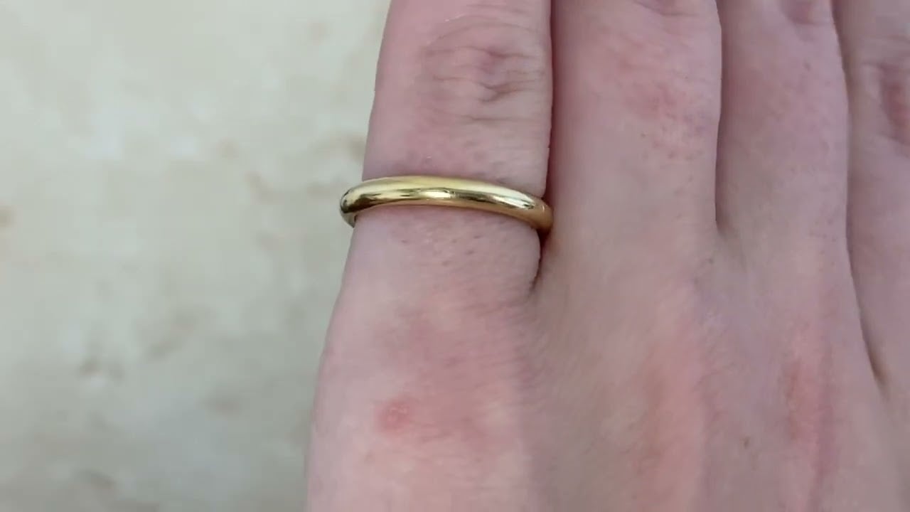 Chaumet Paris 18k Yellow Gold Wedding Band - hand video