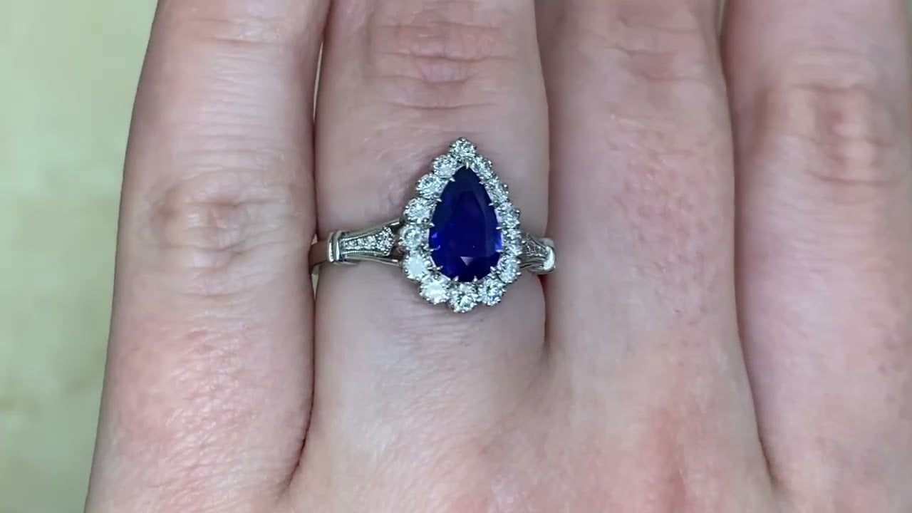 Gorgeous ring featuring a pear-shaped sapphire - Cordoba Ring - hand video -