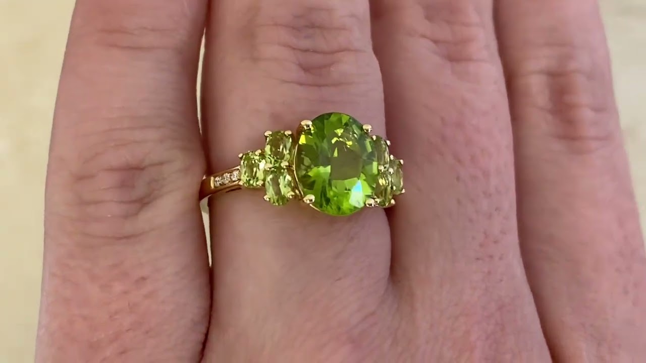 3.49ct Oval-Cut Peridot and 18k Yellow Gold Gemstone Anar Ring  - hand video