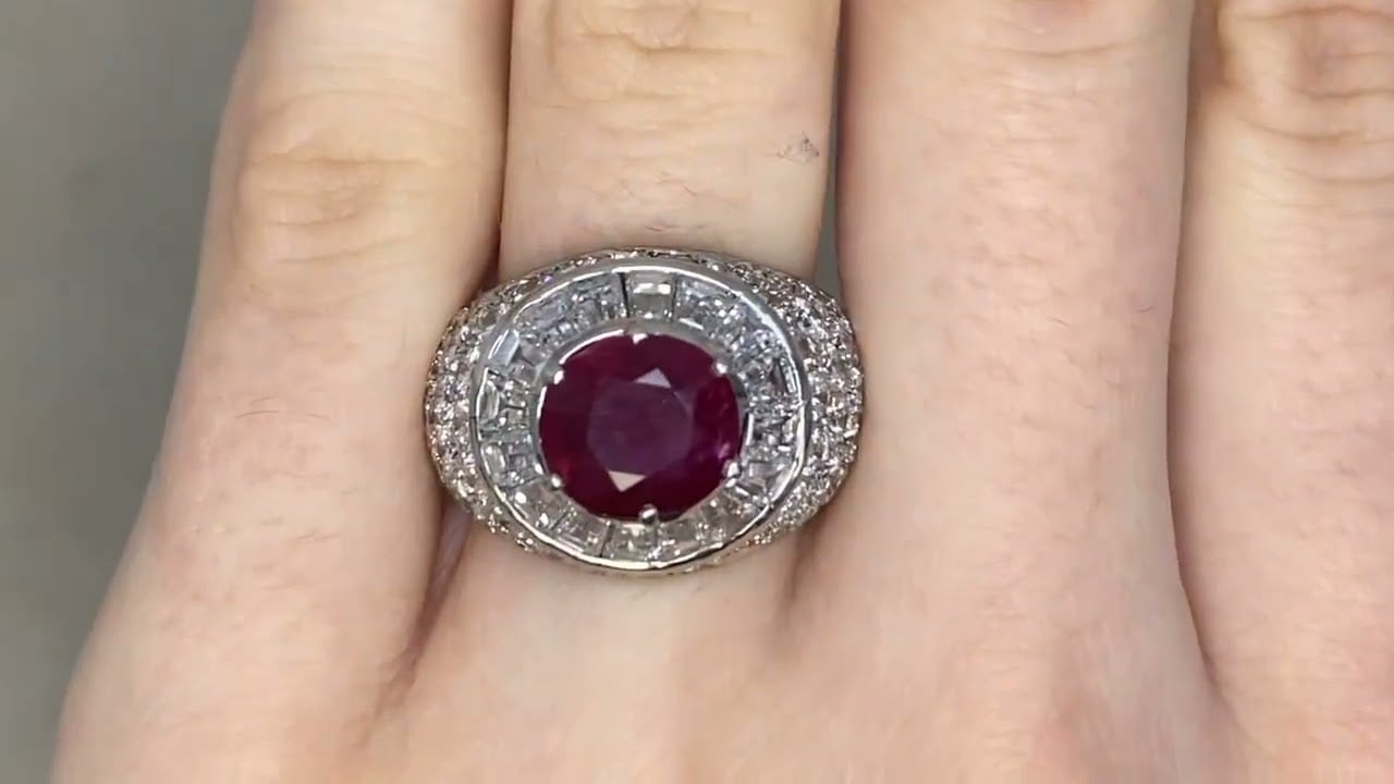 Van Cleef & Arpels 3.12ct Burma Ruby and Diamond Ring - Hand video