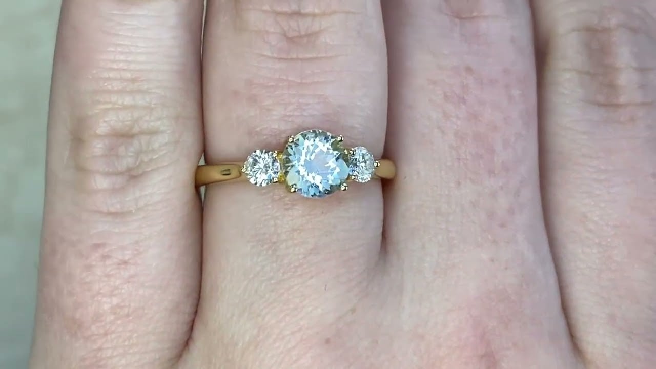 0.80 carat Round Cut Aquamarine set in Prongs - Aventura Ring - Hand Video