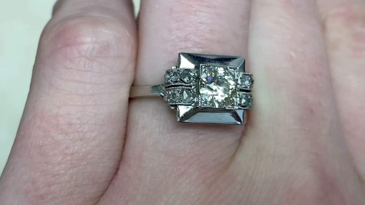 Retro Era 0.60ct Center Old European Cut Diamond Platinum Engagement Ring - Berge Ring - Hand Video