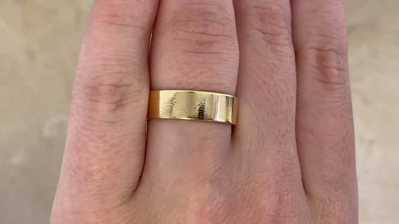 14k Yellow Gold Remsen Band 5.90mm - hand video