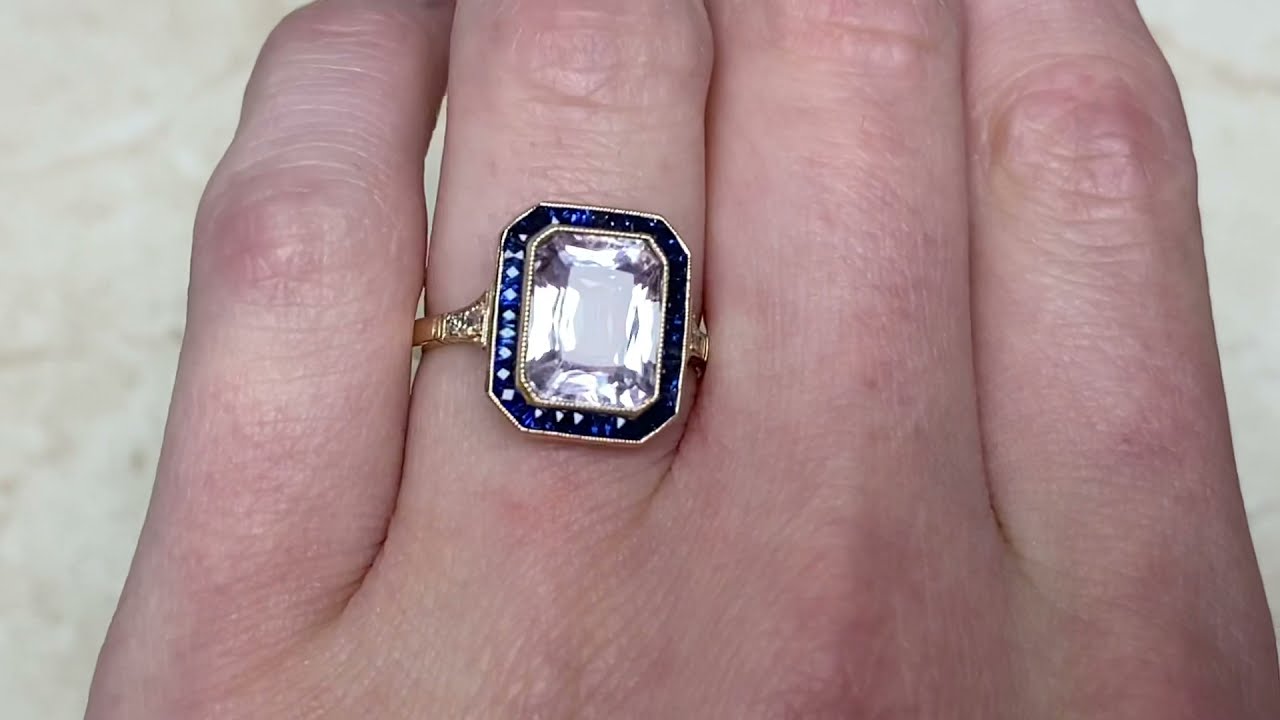4.06ct Center Kunzite and Calibre Sapphire 18k Yellow Gold Ring - Marvao Ring - Hand Video