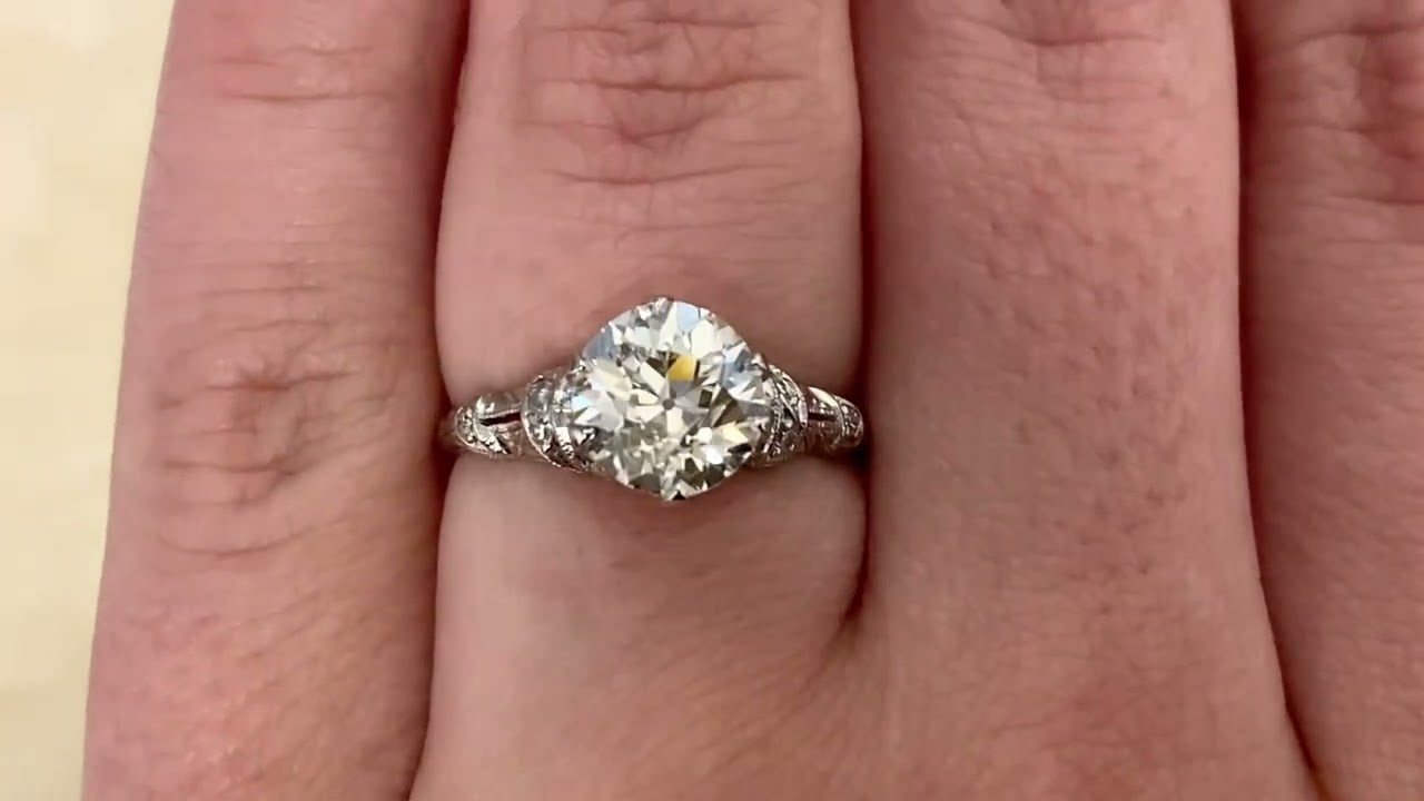 GIA-certified 1.65 carat Old European Cut Diamond Art Deco Era - Oakdale Ring - Hand Video