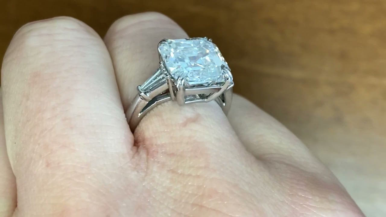 5.02ct Center Asscher Cut and Baguette-Cut Diamond Engagement Ring - Classique Ring - Hand Video