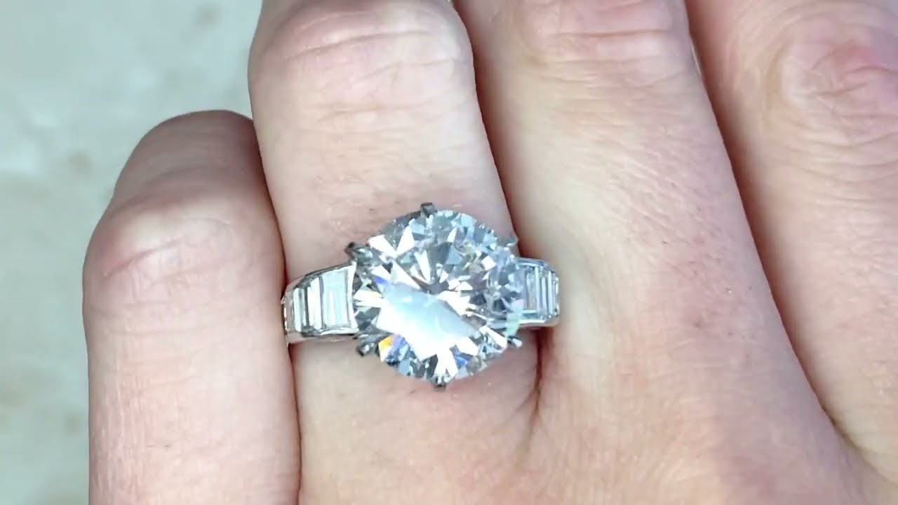 Vintage 5.57ct Round Brilliant Platinum Engagement Ring - Holliswood Ring. Circa 1960 - Hand Video