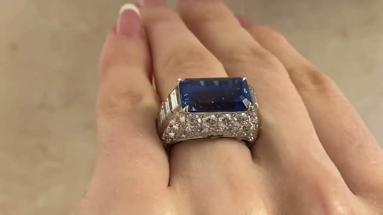 Bulgari 11.44ct Ceylon Sapphire and Diamond Ring - Hand video
