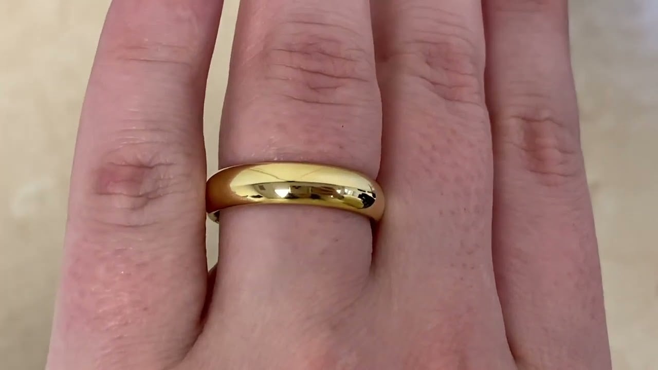 18k Yellow Gold Wedding Macina Band - hand video