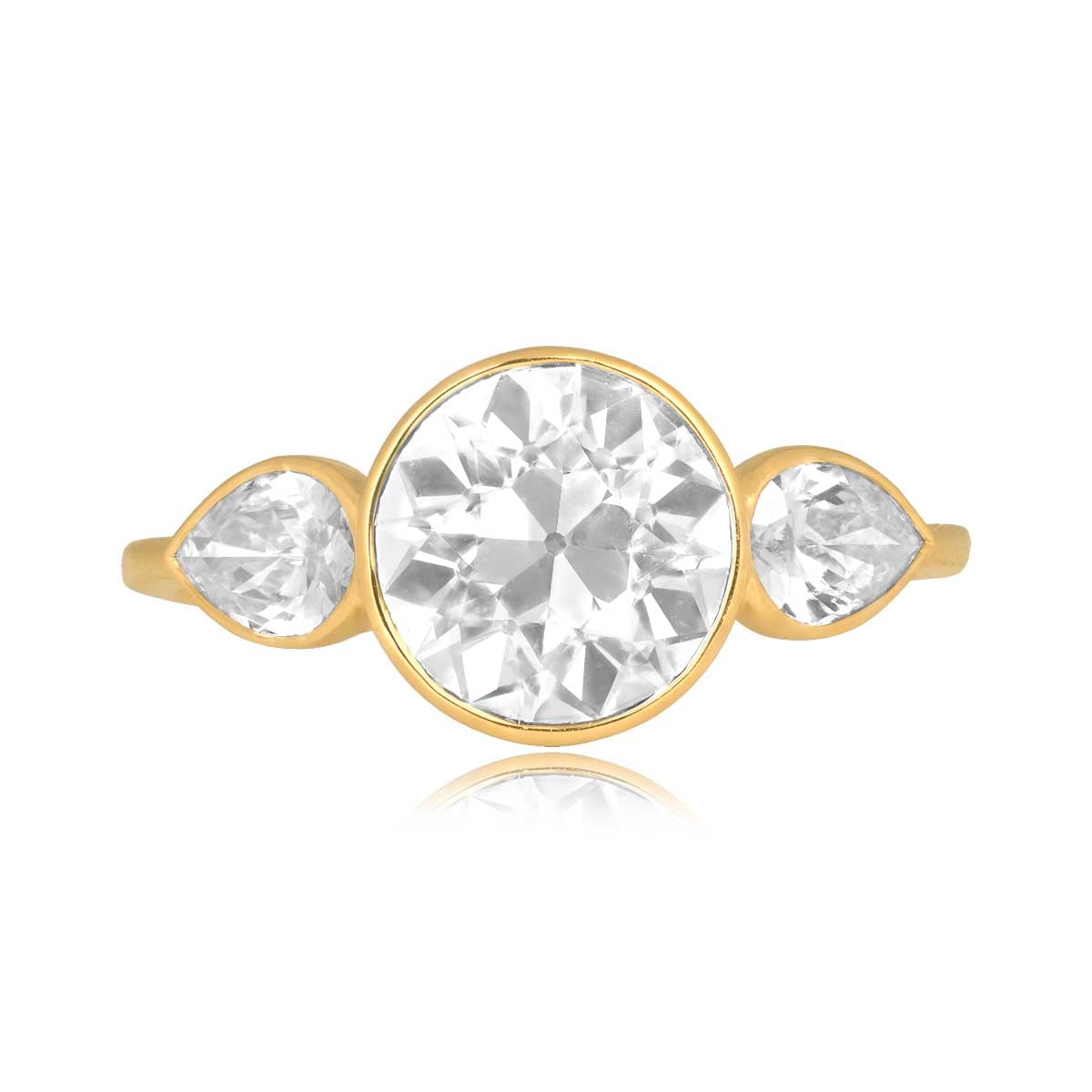 Stacked from 27 images. Method=C (S=1) 2.15old European cut diamond yellow gold three stone English Ring 16091 TV