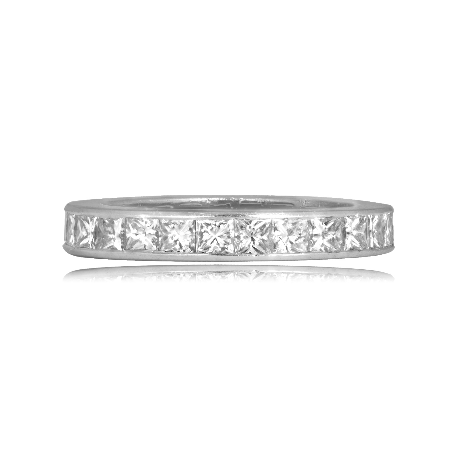 Stacked from 33 images. Method=C (S=1) Estate French Cut eternity style Wedding Band 8243 TV