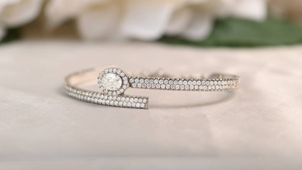 Diamond Bracelet Oval Cut Diamond in Center