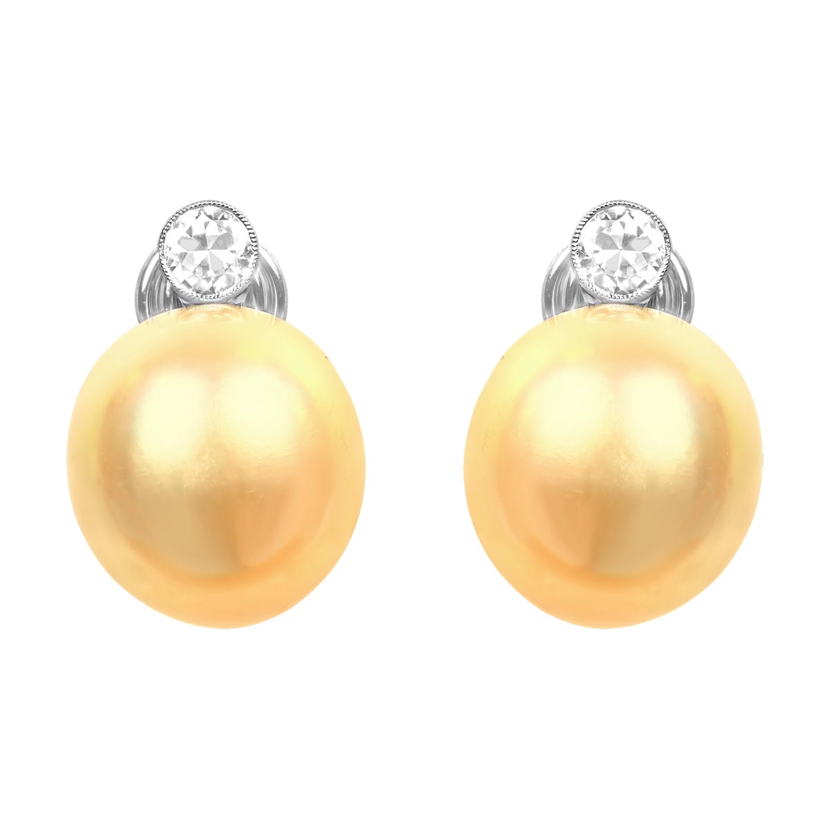 Stacked from 17 images. Method=C (S=1) Yellow South-Sea Pearl and Diamond platinum Bayville Earrings 16145 TV