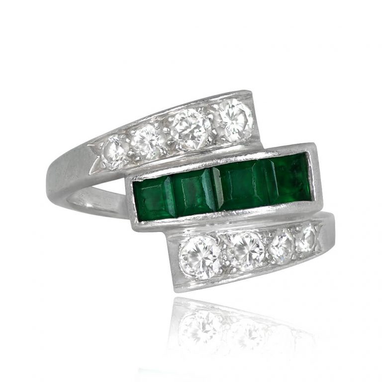 Vintage Retro Diamond and Emerald Dalton Ring, Circa 1940