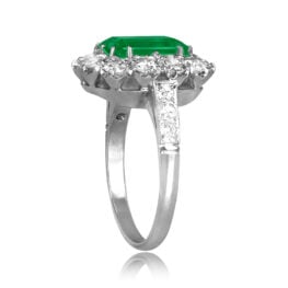 green emerald surrounded by a cluster of diamonds carpre ring 14611-TSV-1000PX
