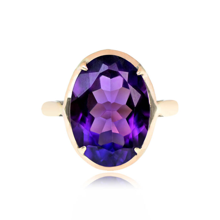 5.03ct Oval Amethyst and 18k Gold Ring