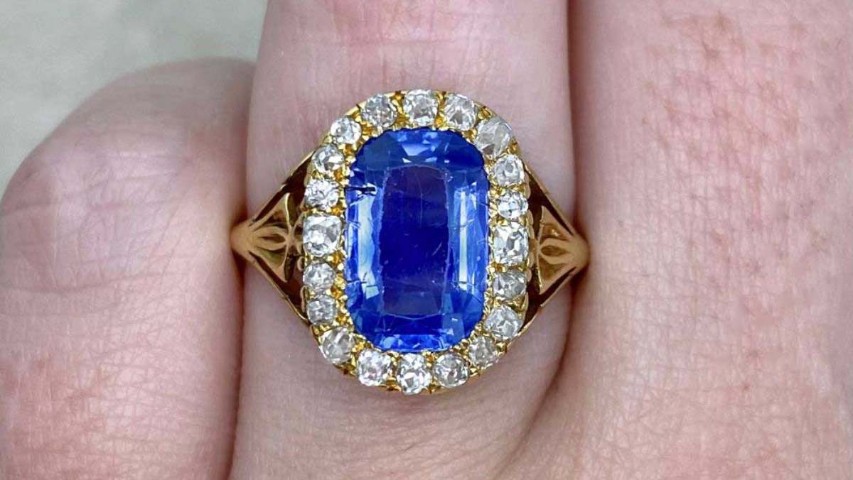 center Kashmir sapphire with a cornflower blue color