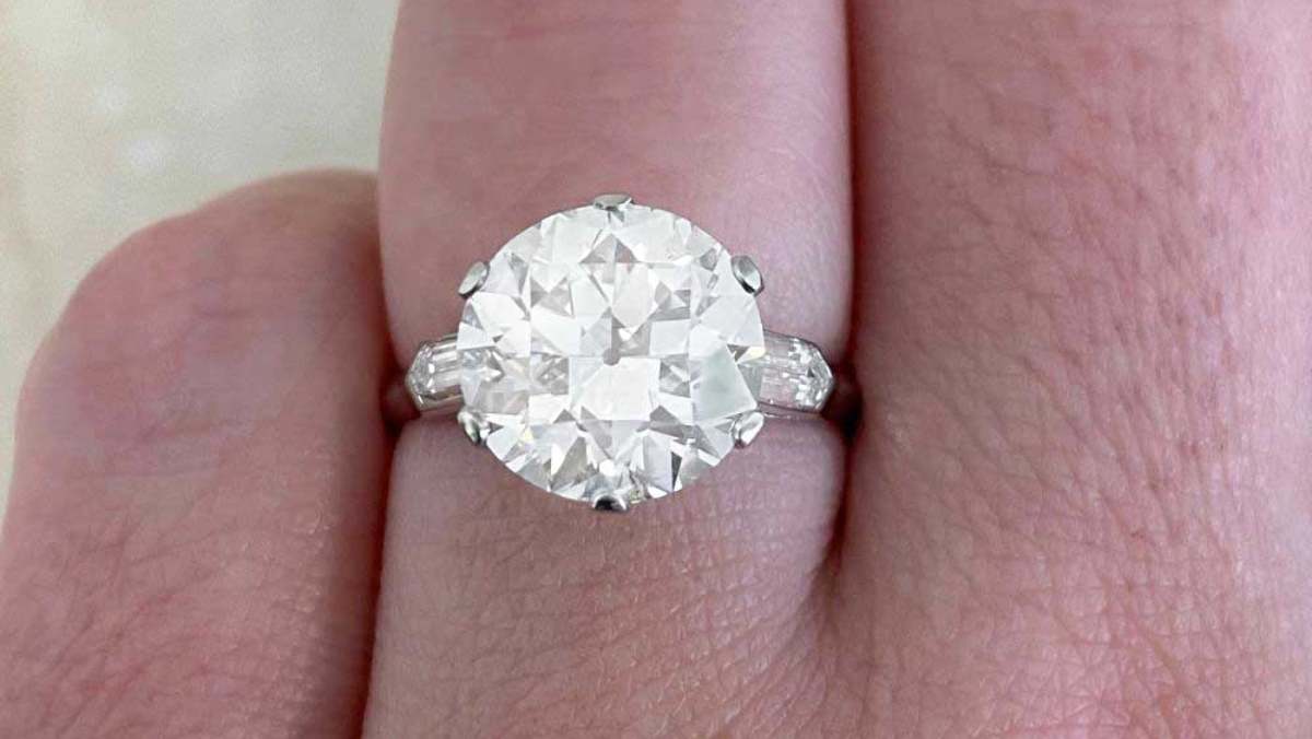 4.02 carat center diamond with bullet diamond accenting stones