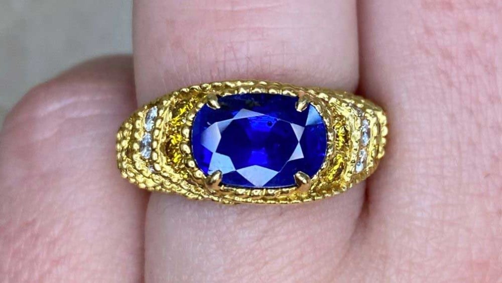 A majestic yellow gold ring featuring a blue sapphire.