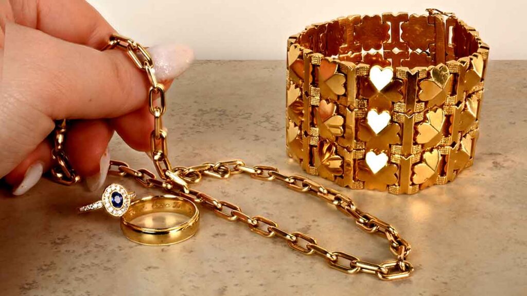 Jeweler holding gold jewelry for sale  from customer in NYC