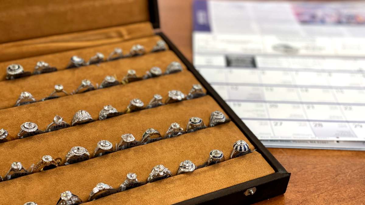 Tray of Engagement Rings next to a monthly calendar