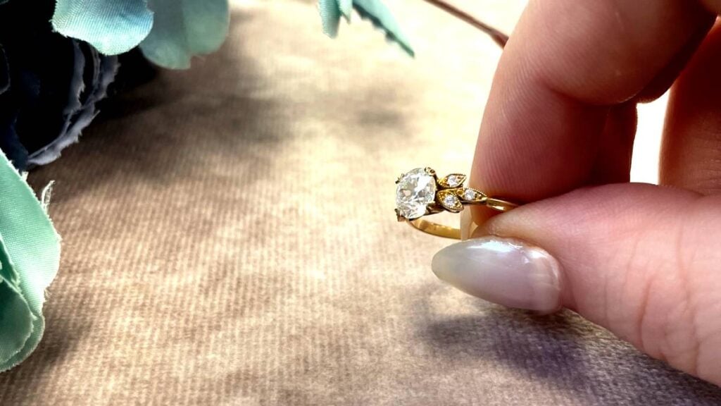 Floral Motif Style Setting Diamond Engagement Ring