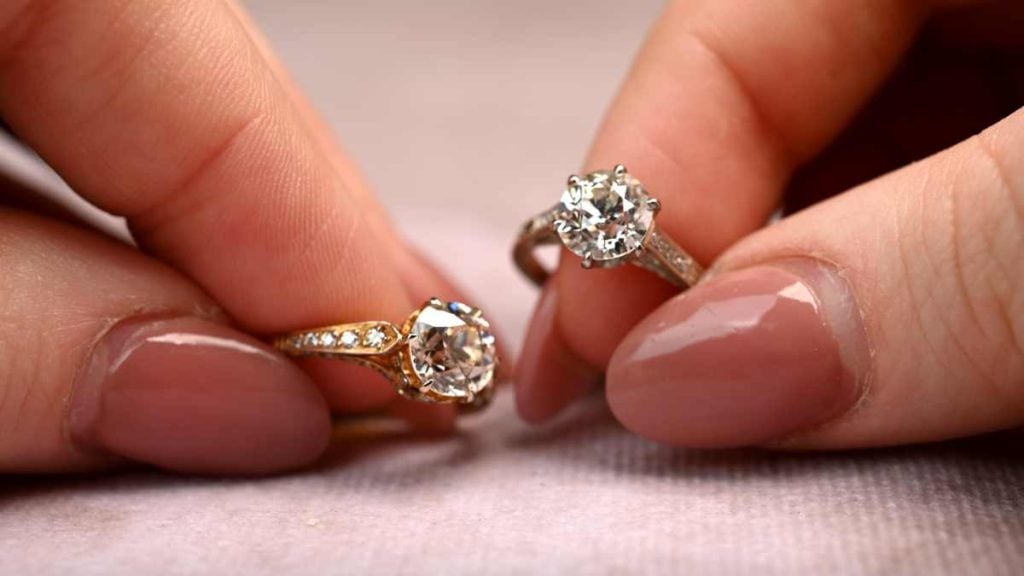 K Color diamond in platinum vs yellow gold