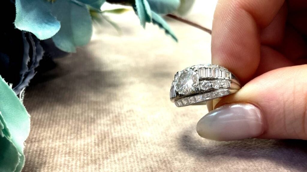 Retro Style Diamond Setting Ring