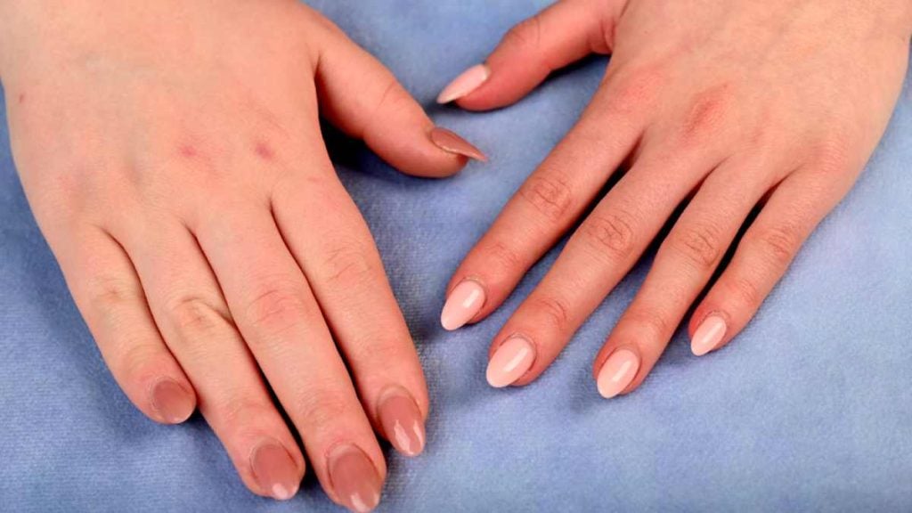 Comparing two hands to determine finger size