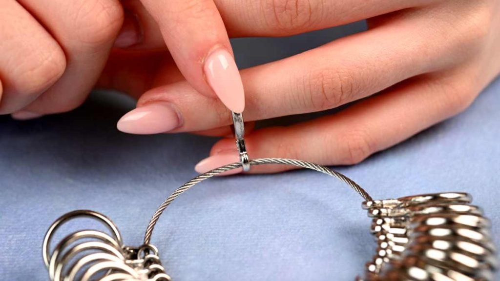 Measuring finger with metal ring sizer kit
