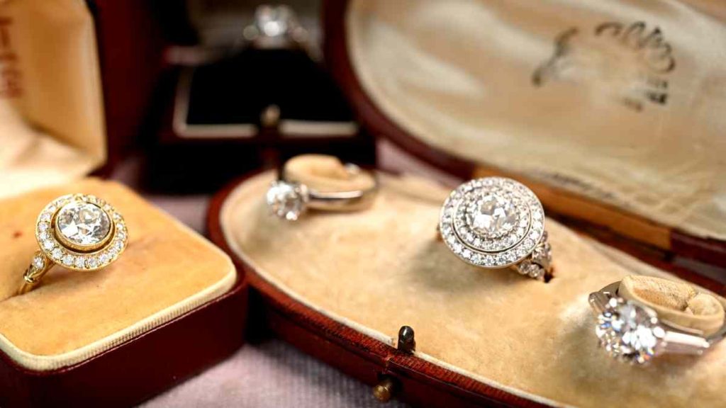 SI2 Clarity Diamond Engagement Rings in boxes