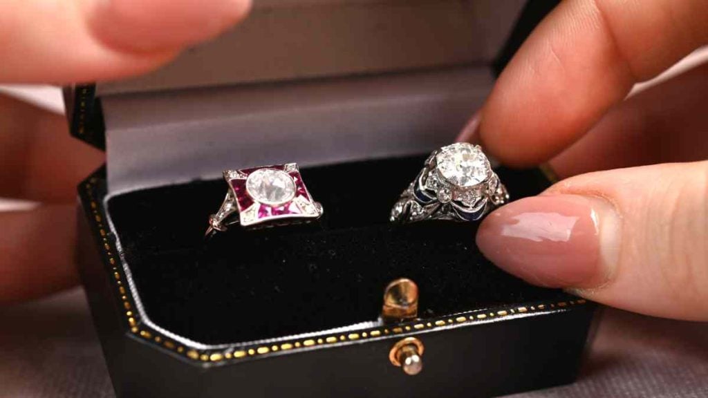 Two SI2 clarity diamond engagement rings at EDJ