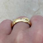Finger View 18k yellow gold belt band with two diamonds f3 15934