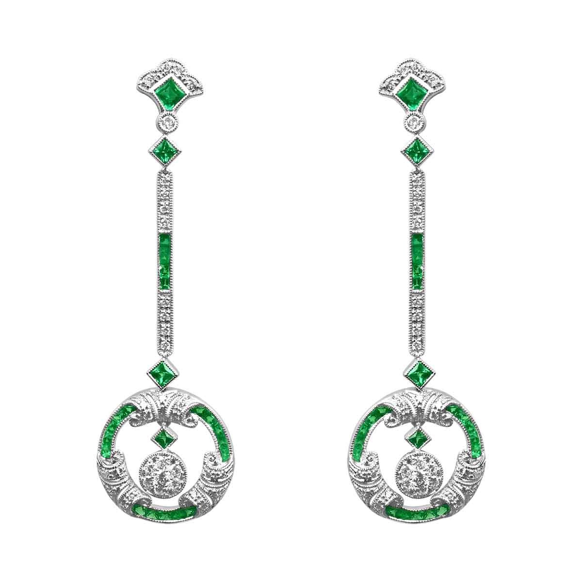 Stacked from 9 images. Method=C (S=1) hanging earrings with intricate detailing emerald and diamond stones Aberdeen Earrings SH526