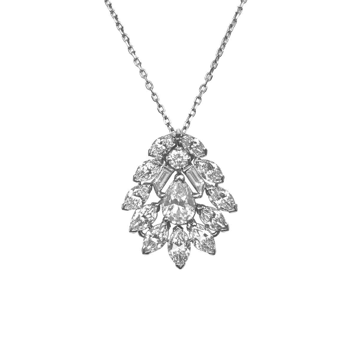 Stacked from 4 images. Method=C (S=1) Van Cleef & Arpels mixed shape 3.00ct diamond pendant VCA Pendant AL104