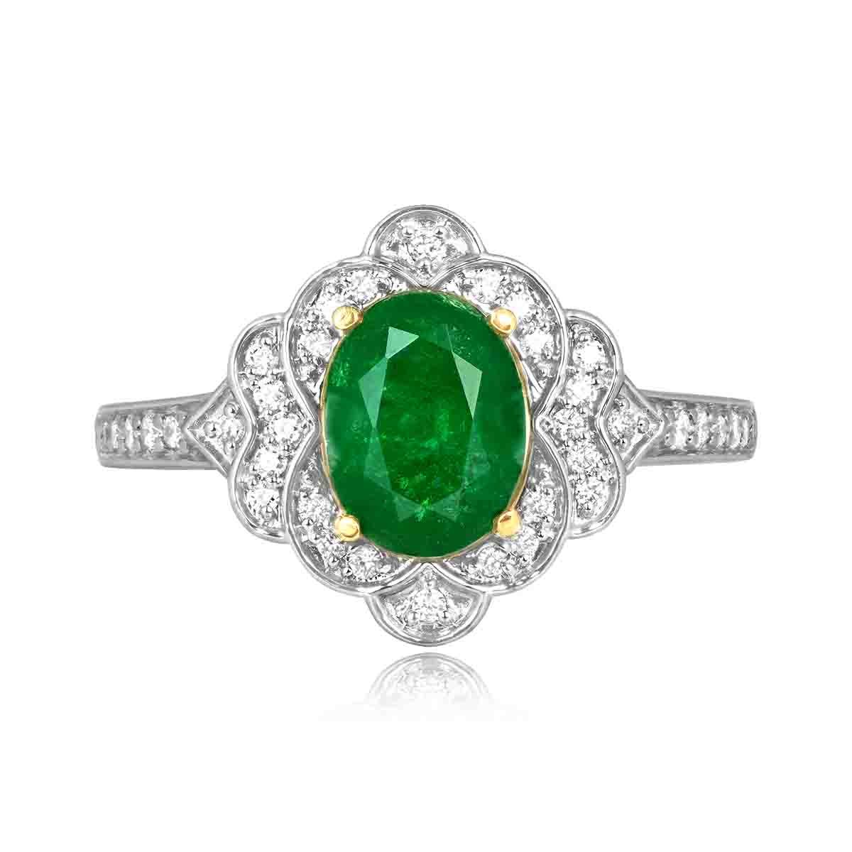 Stacked from 37 images. Method=C (S=1) 1.00 carat emerald with floral diamond halo Zamora Ring RKK3512033