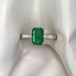 1.07ct Emerald and Diamond Platinum Mantineo Ring 16154 Hand Photo 5
