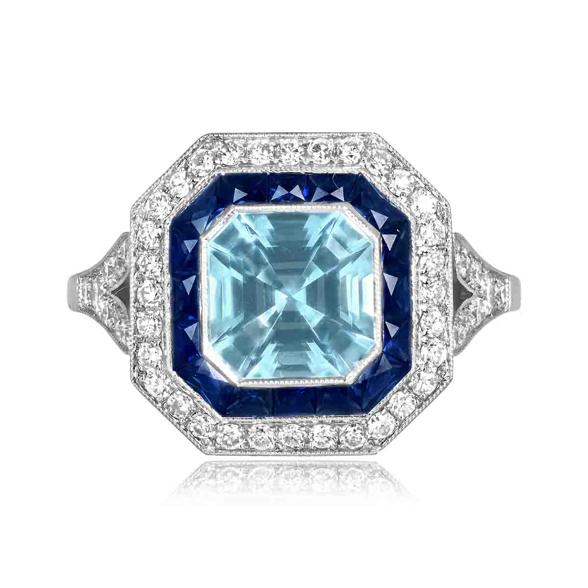 Stacked from 26 images. Method=C (S=1) 1.36ct Asscher cut aquamarine platinum and gold halo Fonte Ring 16159 TV